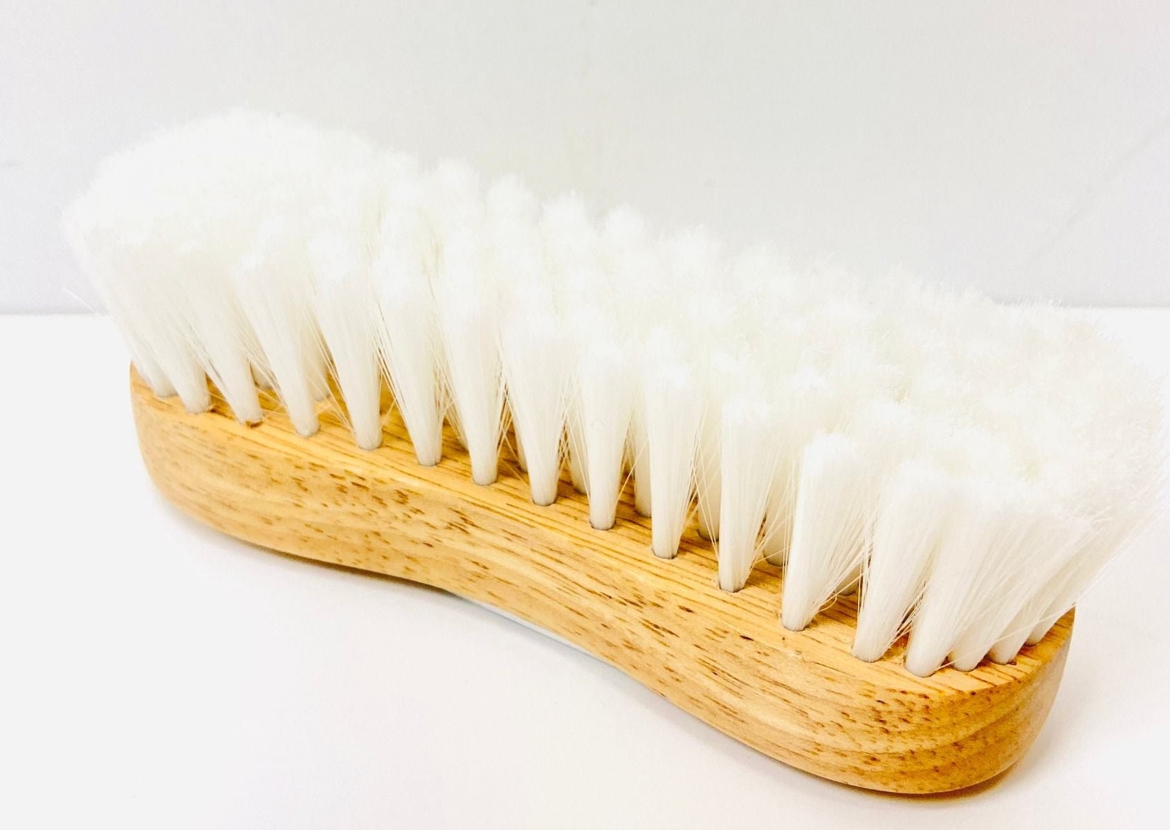 Lettia Face Brush with Metal Logo