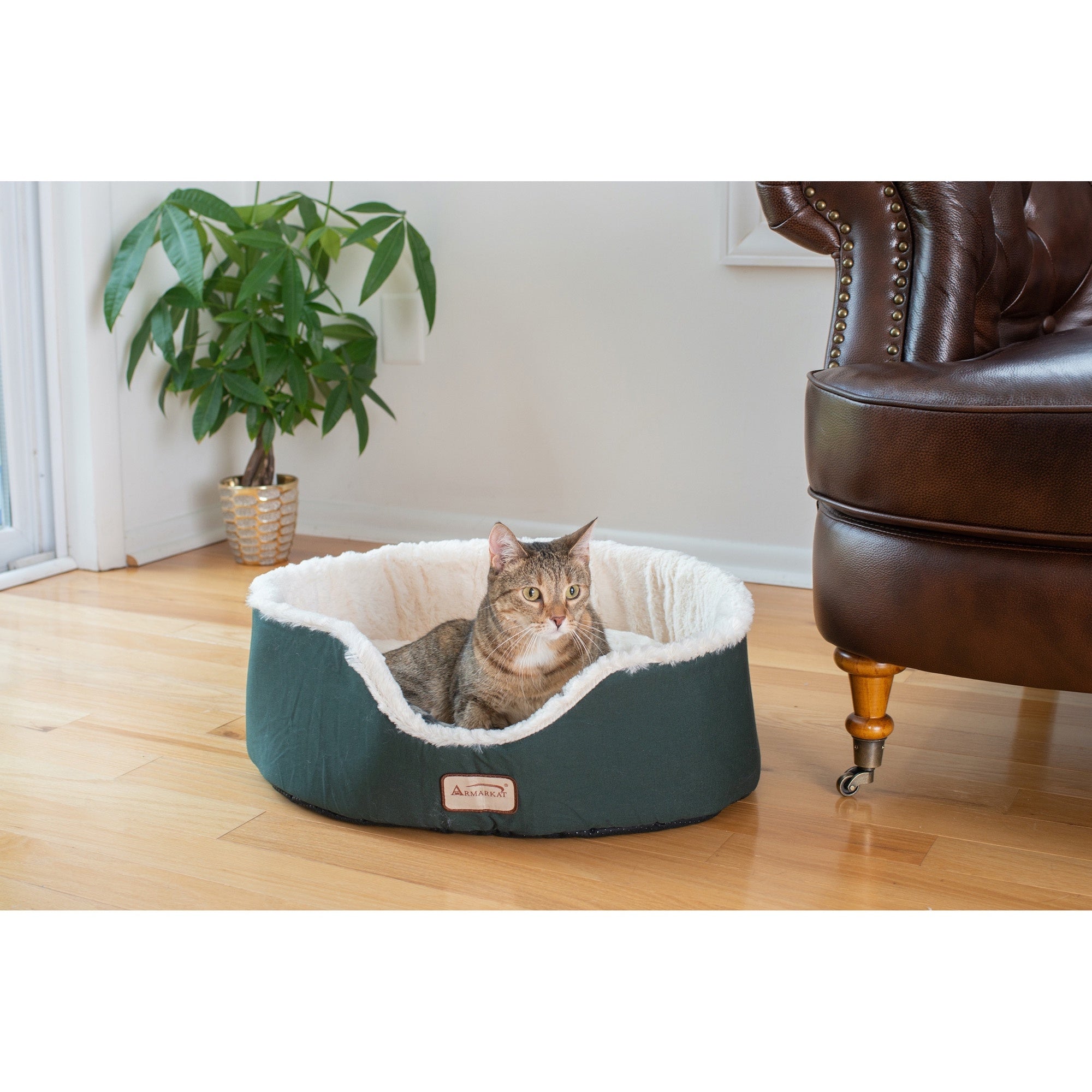 Armarkat Laurel Green/Ivory Oval Cuddle Cat Bed