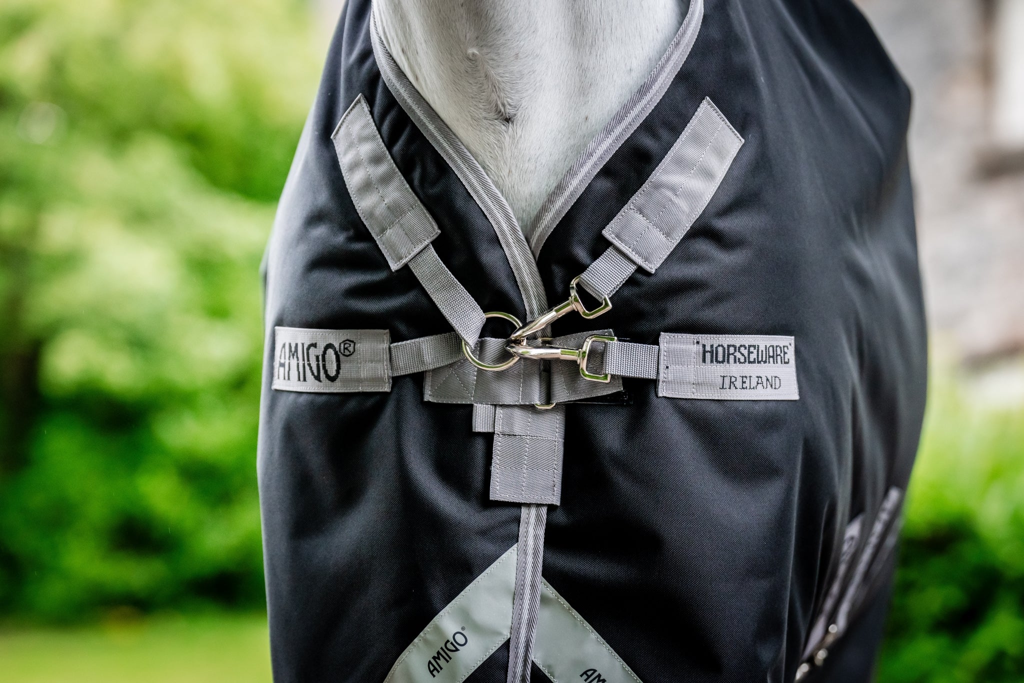 Amigo Bravo 12 Plus Turnout (400g Heavy)