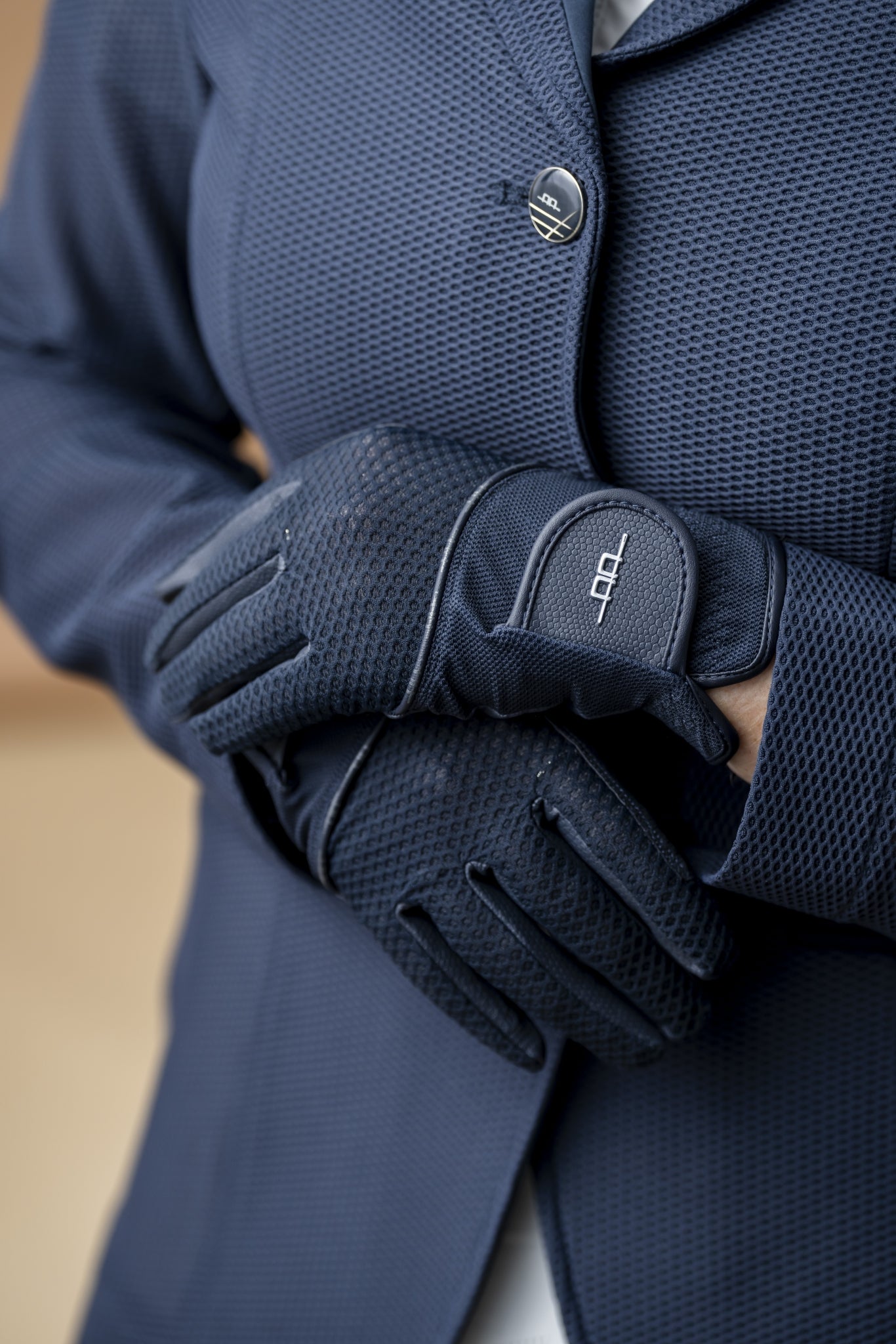 AA Motion Lite Mesh Glove 5 Black