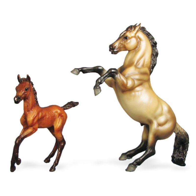 Breyer Santiago/Salvador Set